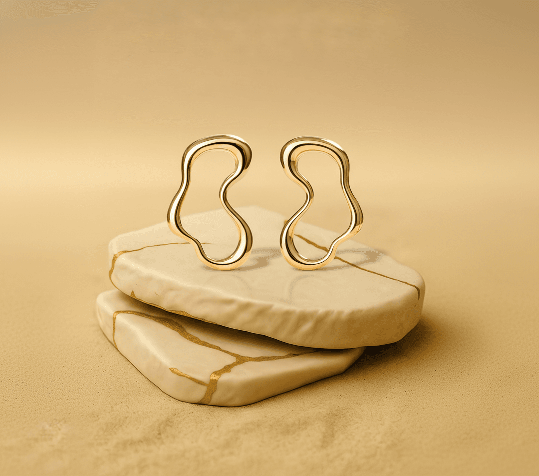 Brinco Organico Grande Liso Fechado Banh Ouro 18k- Br08575